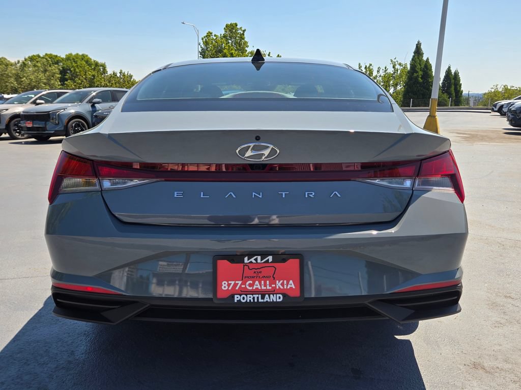 Used 2023 Hyundai Elantra SEL w/ Convenience Package FWD image 4
