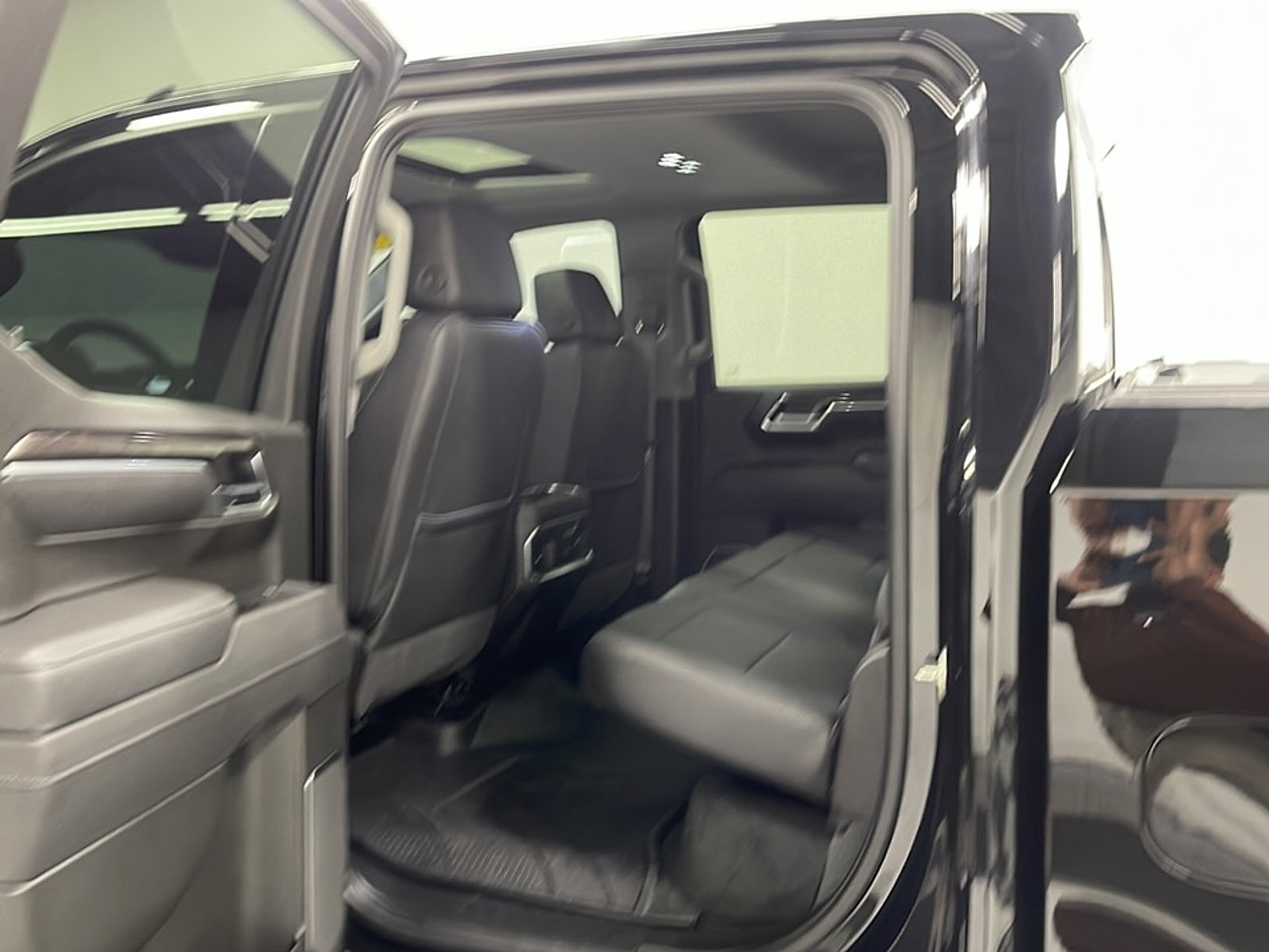 Used 2025 Chevrolet Silverado 1500 LTZ w/ LTZ Premium Package AWD/4WD image 16