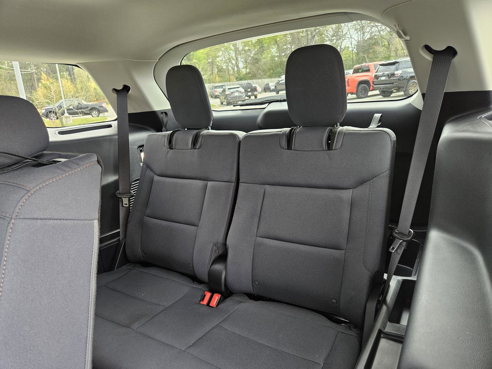 Used 2025 Ford Explorer Active image 32