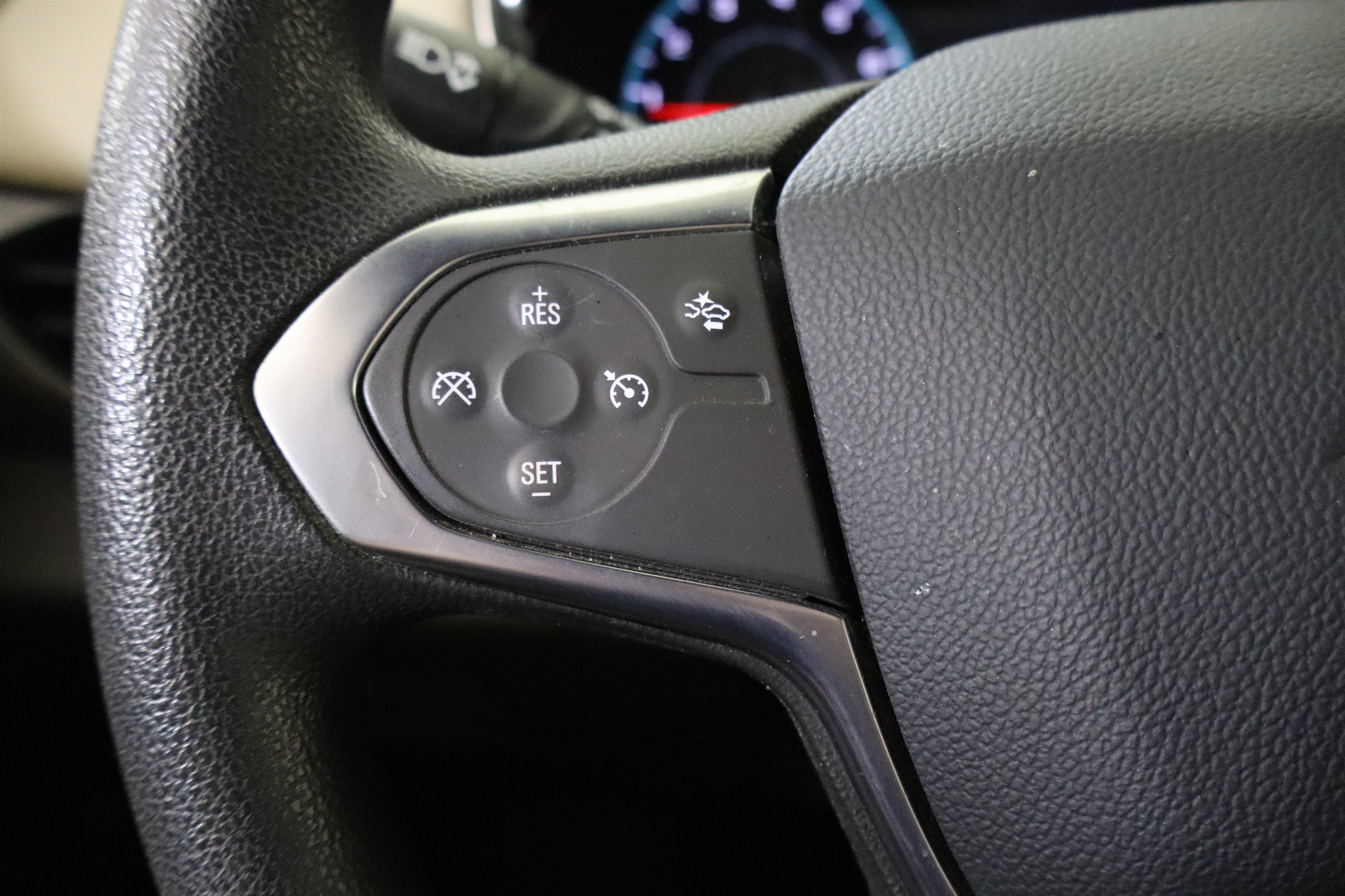Used 2023 Chevrolet Traverse LS FWD image 29