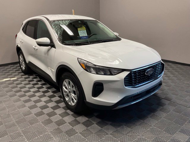 Used 2023 Ford Escape Active w/ Tech Pack #2 AWD/4WD image 2