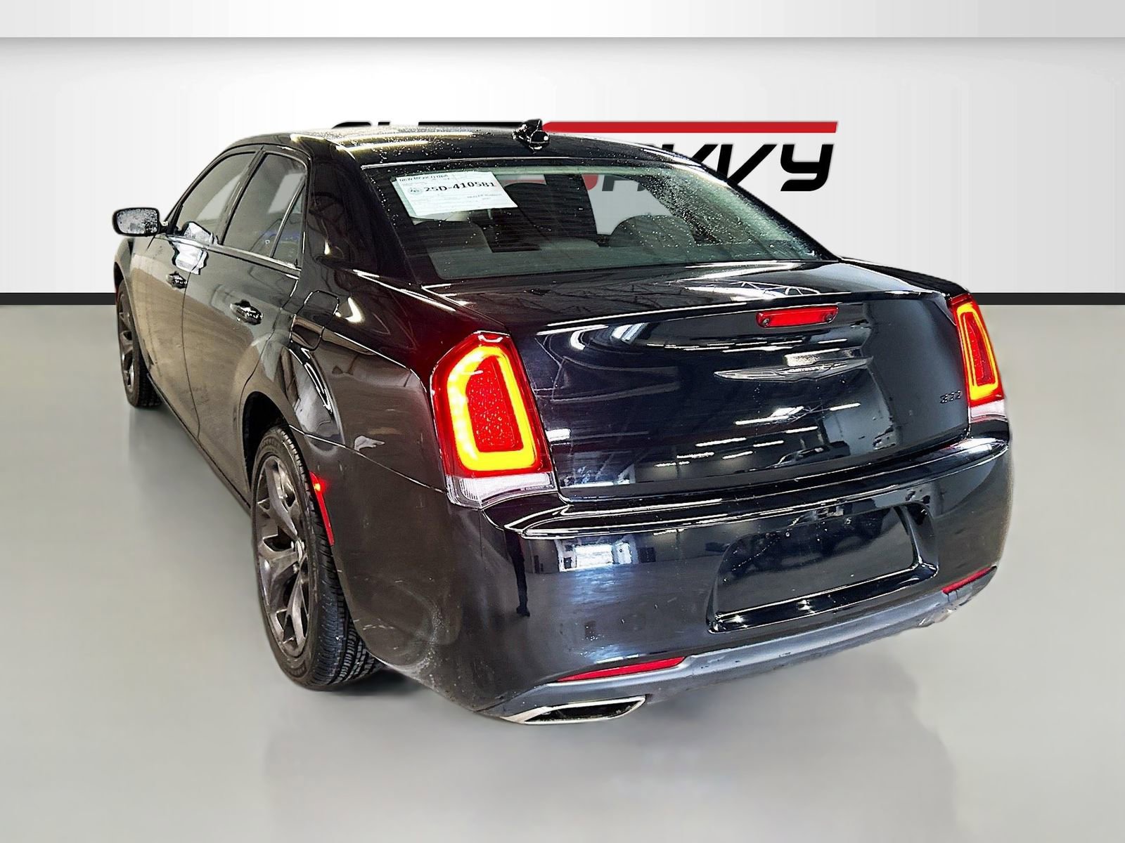 Used 2023 Chrysler 300 Touring w/ Sport Appearance Package image 5