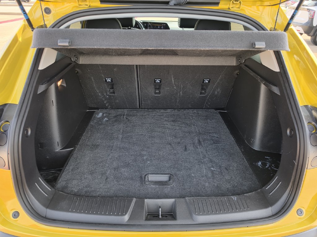 Used 2025 Chevrolet Trax ACTIV w/ Sunroof Package FWD image 30