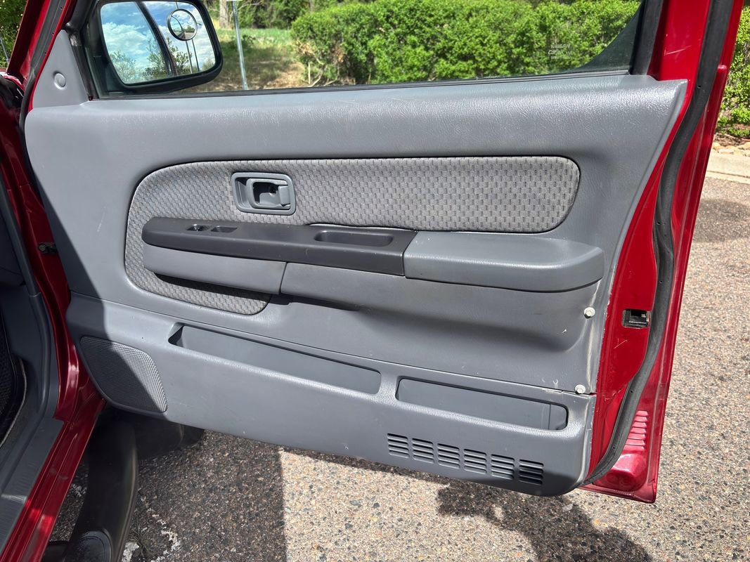 Used 2002 Nissan Xterra XE image 37