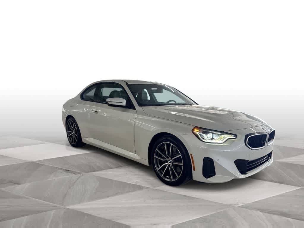 Used 2025 BMW 230i Coupe w/ Premium Package RWD image 2