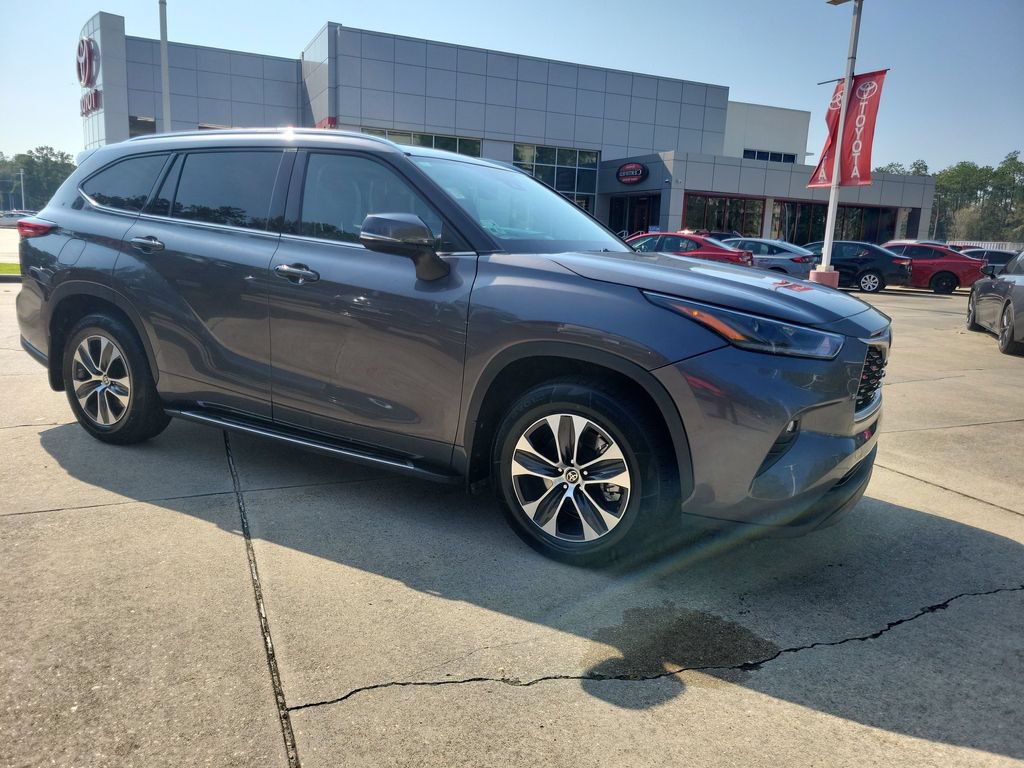 Certified 2021 Toyota Highlander XLE FWD image 8