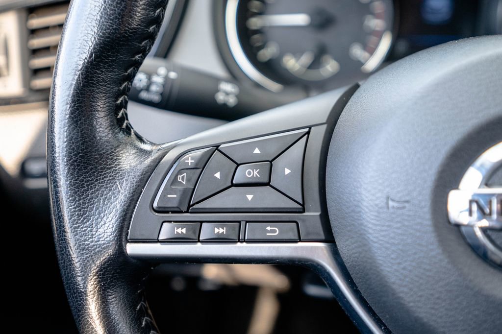 Used 2020 Nissan Rogue Sport SL image 16