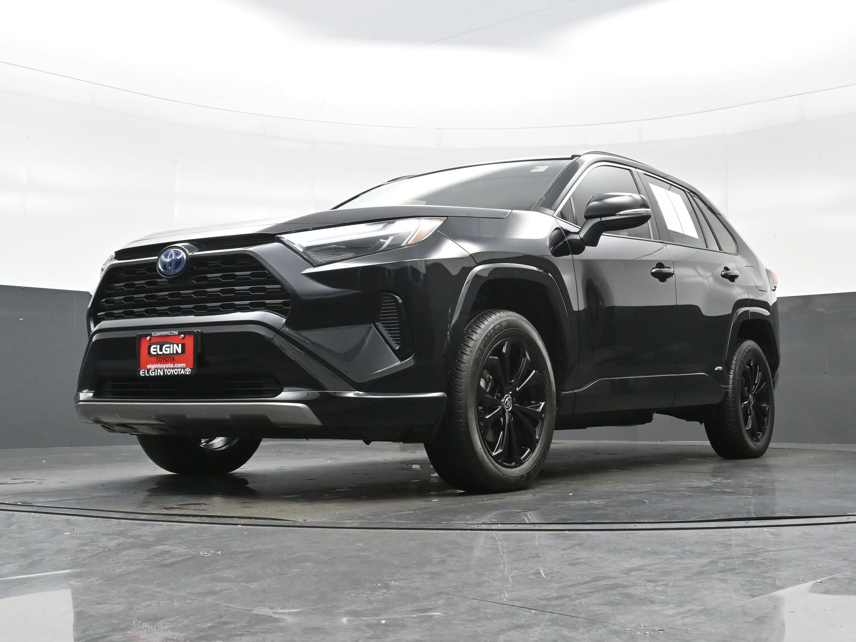 Used 2023 Toyota RAV4 SE w/ SE Grade Weather Package AWD/4WD image 28