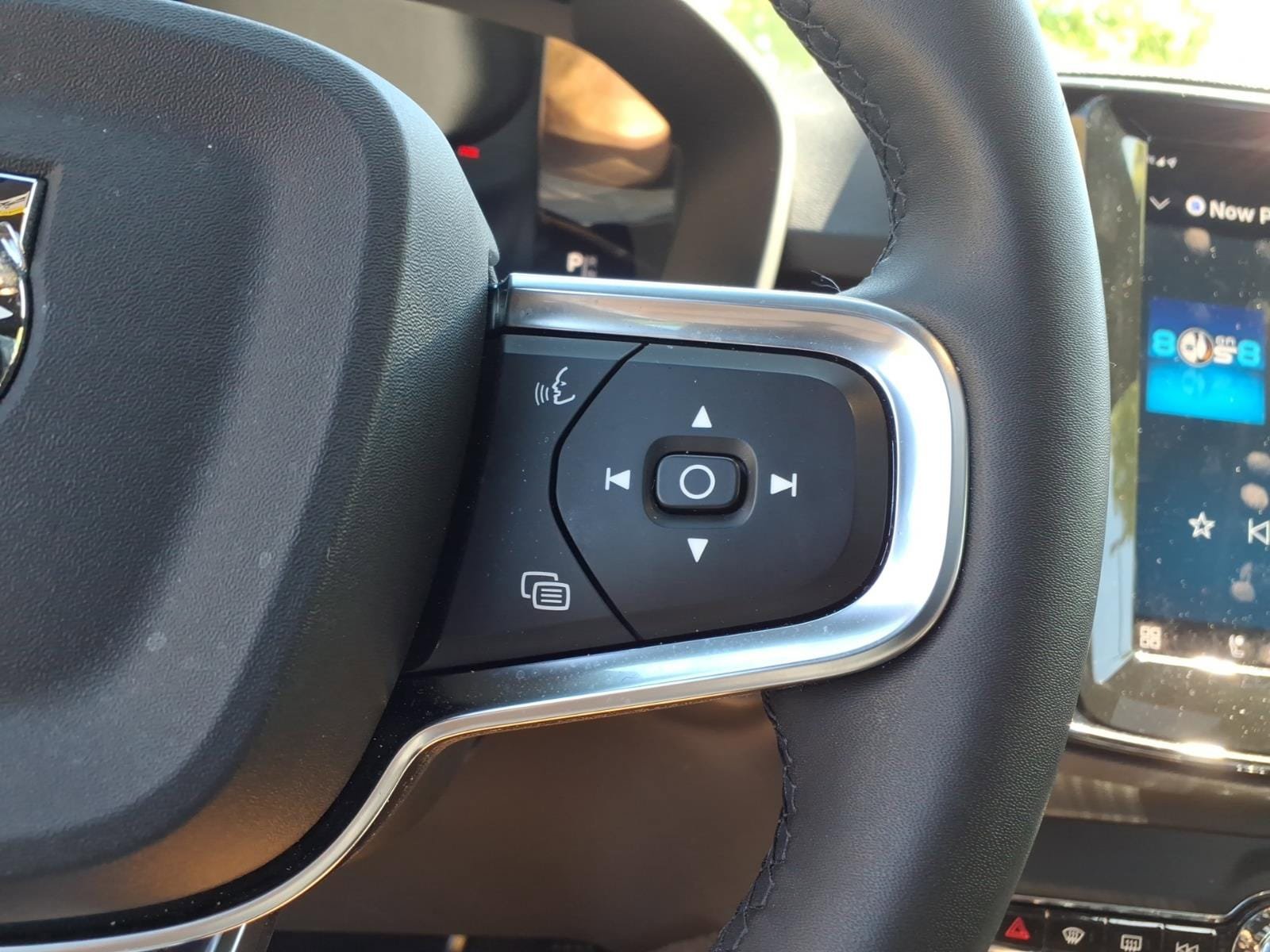 Certified 2024 Volvo XC40 Recharge Ultimate RWD image 27