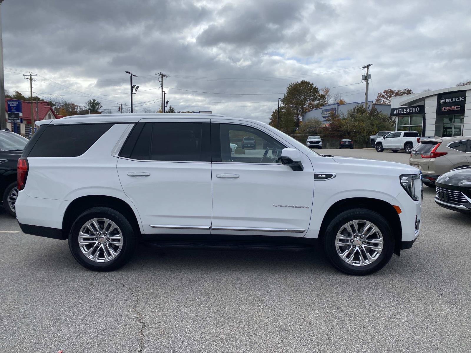 Used 2022 GMC Yukon SLT w/ SLT Premium Package AWD/4WD image 8