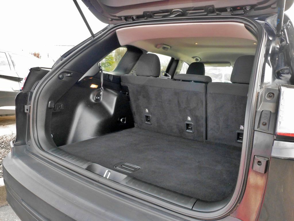 Used 2019 Jeep Cherokee Latitude w/ Cold Weather Group image 20