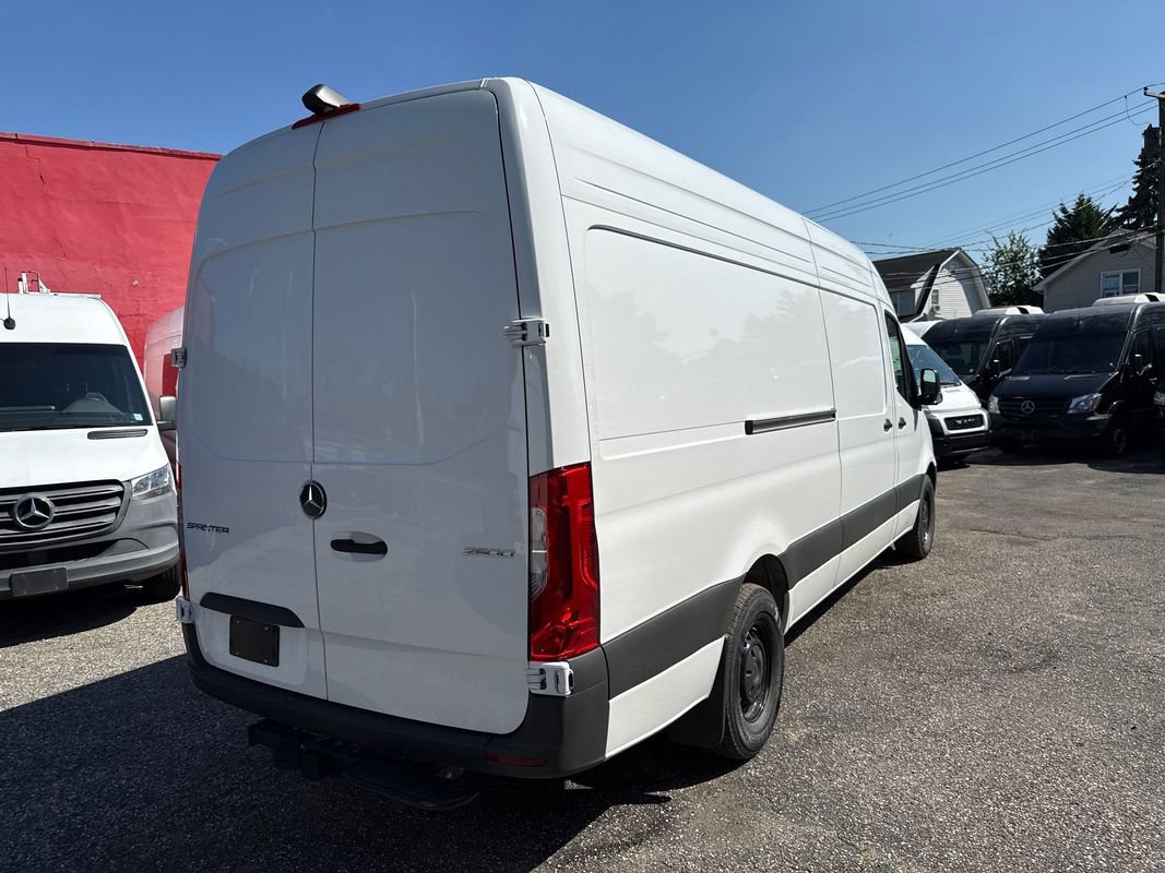 Used 2025 Mercedes-Benz Sprinter 2500 image 7