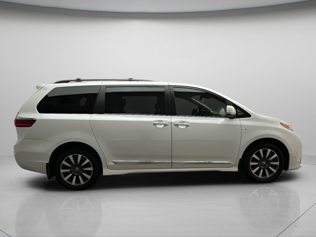 Used 2020 Toyota Sienna XLE w/ XLE Navigation Package AWD/4WD image 7