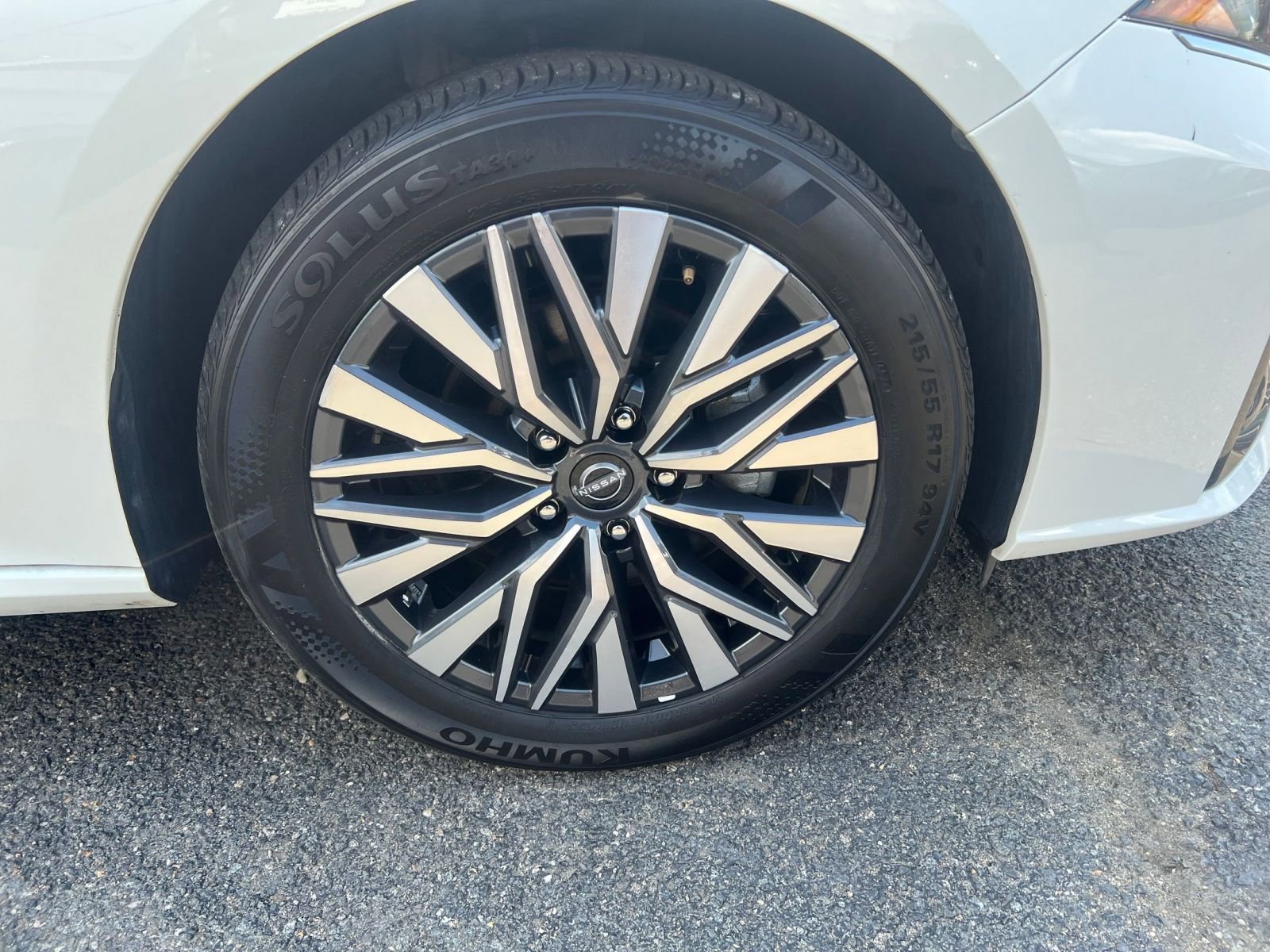 Used 2025 Nissan Altima 2.5 SV FWD image 31