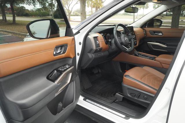 Used 2022 Nissan Pathfinder Platinum w/ Cargo Package image 11