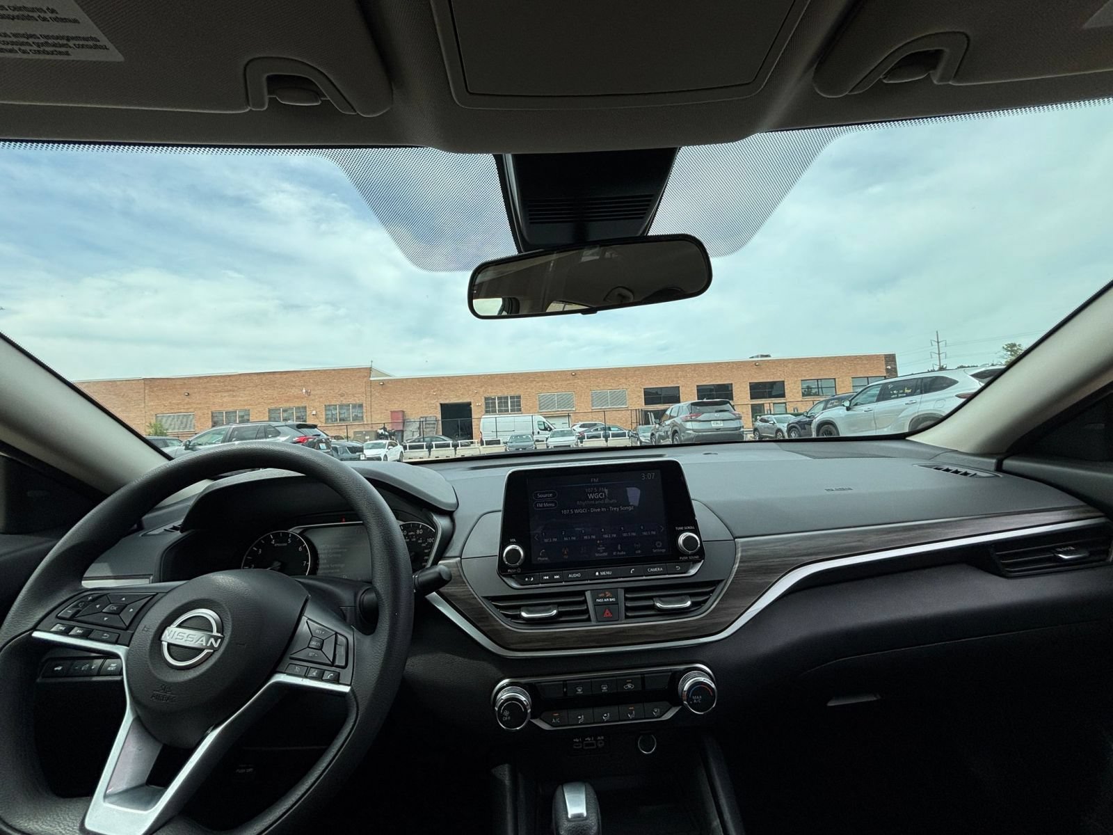 Used 2025 Nissan Altima 2.5 SV FWD image 28