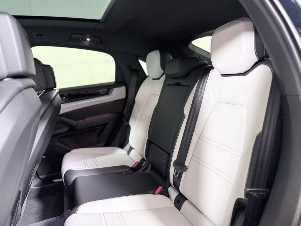 Used 2024 Porsche Cayenne Coupe image 22