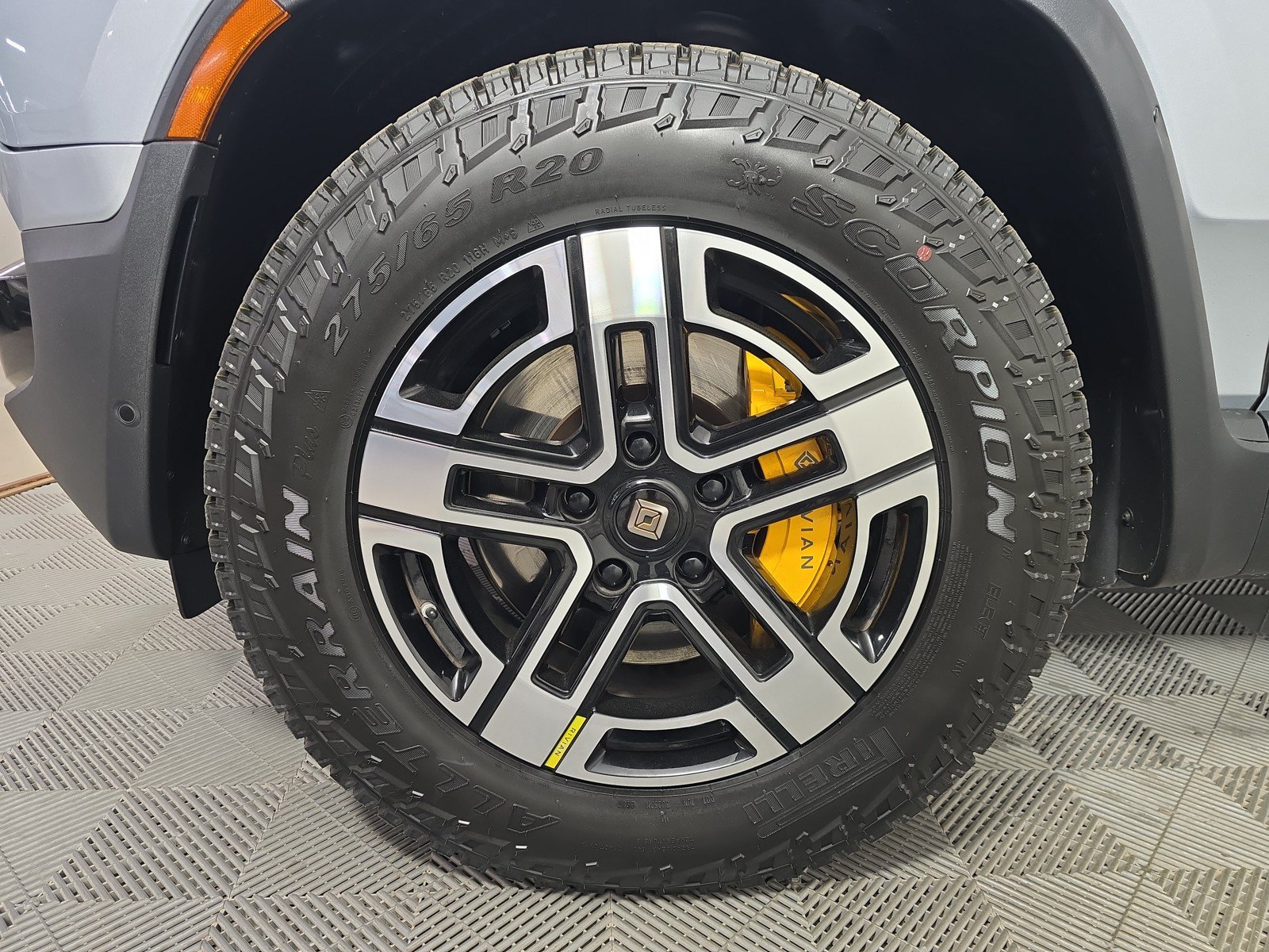 Used 2023 Rivian R1S Launch Edition AWD/4WD image 9