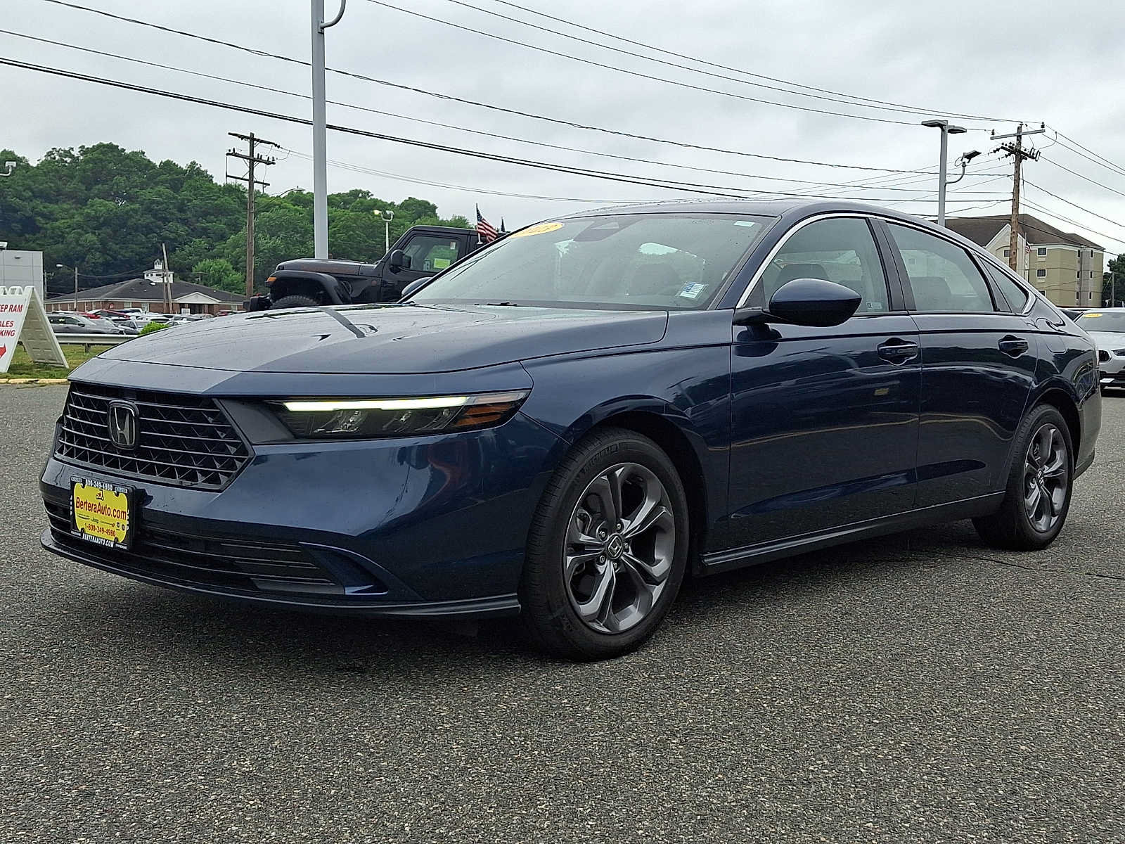 Used 2023 Honda Accord EX image 3
