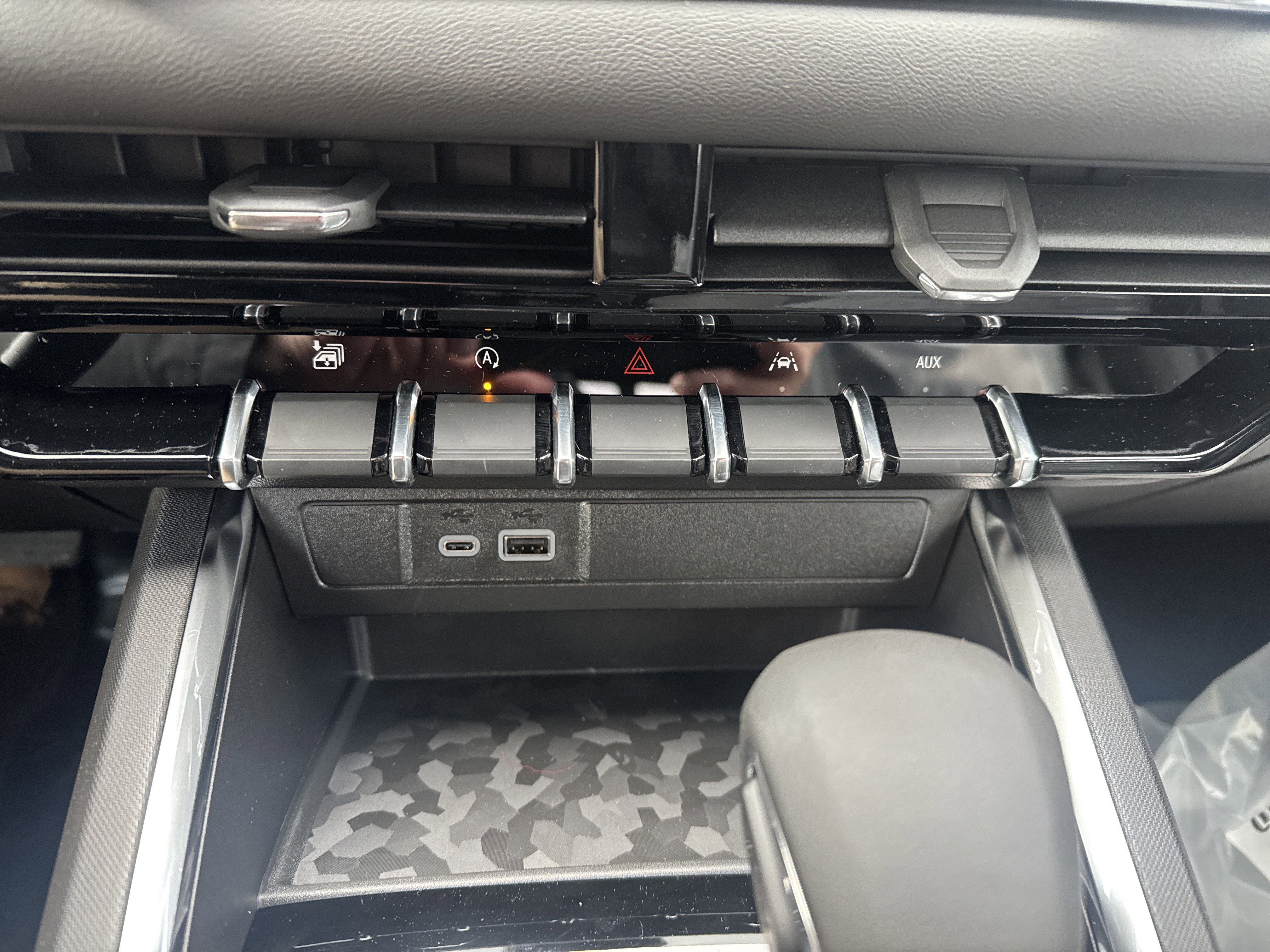 New 2026 GMC Canyon Elevation w/ Technology Package image 25