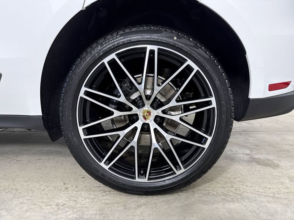 New 2026 Porsche Macan AWD/4WD image 14