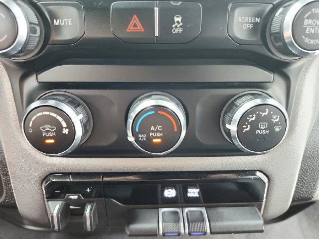 Used 2024 RAM 3500 Big Horn AWD/4WD image 30