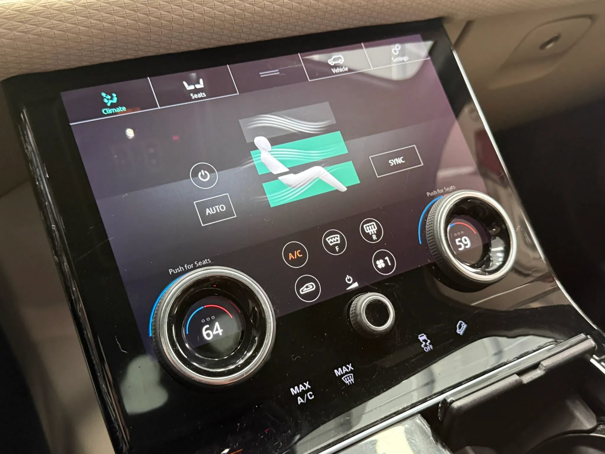 Used 2019 Land Rover Range Rover Velar R-Dynamic SE AWD/4WD image 18