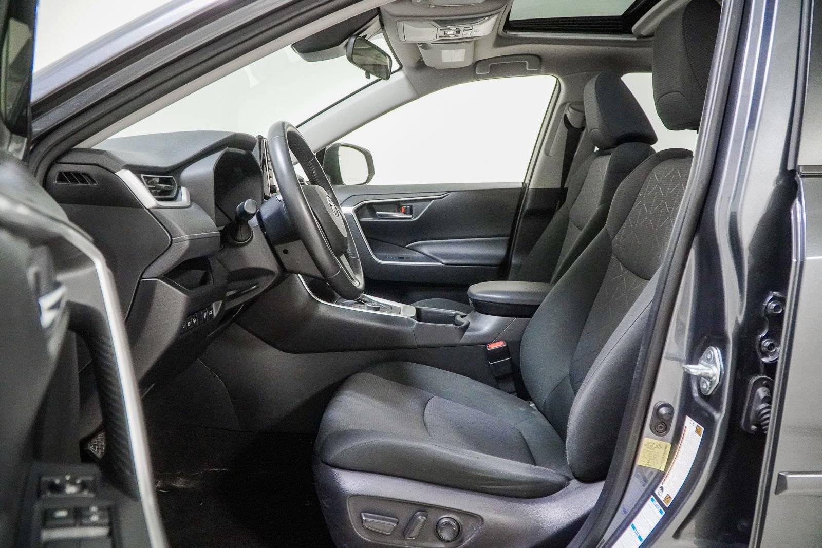 Used 2020 Toyota RAV4 XLE w/ Convenience Package AWD/4WD image 21