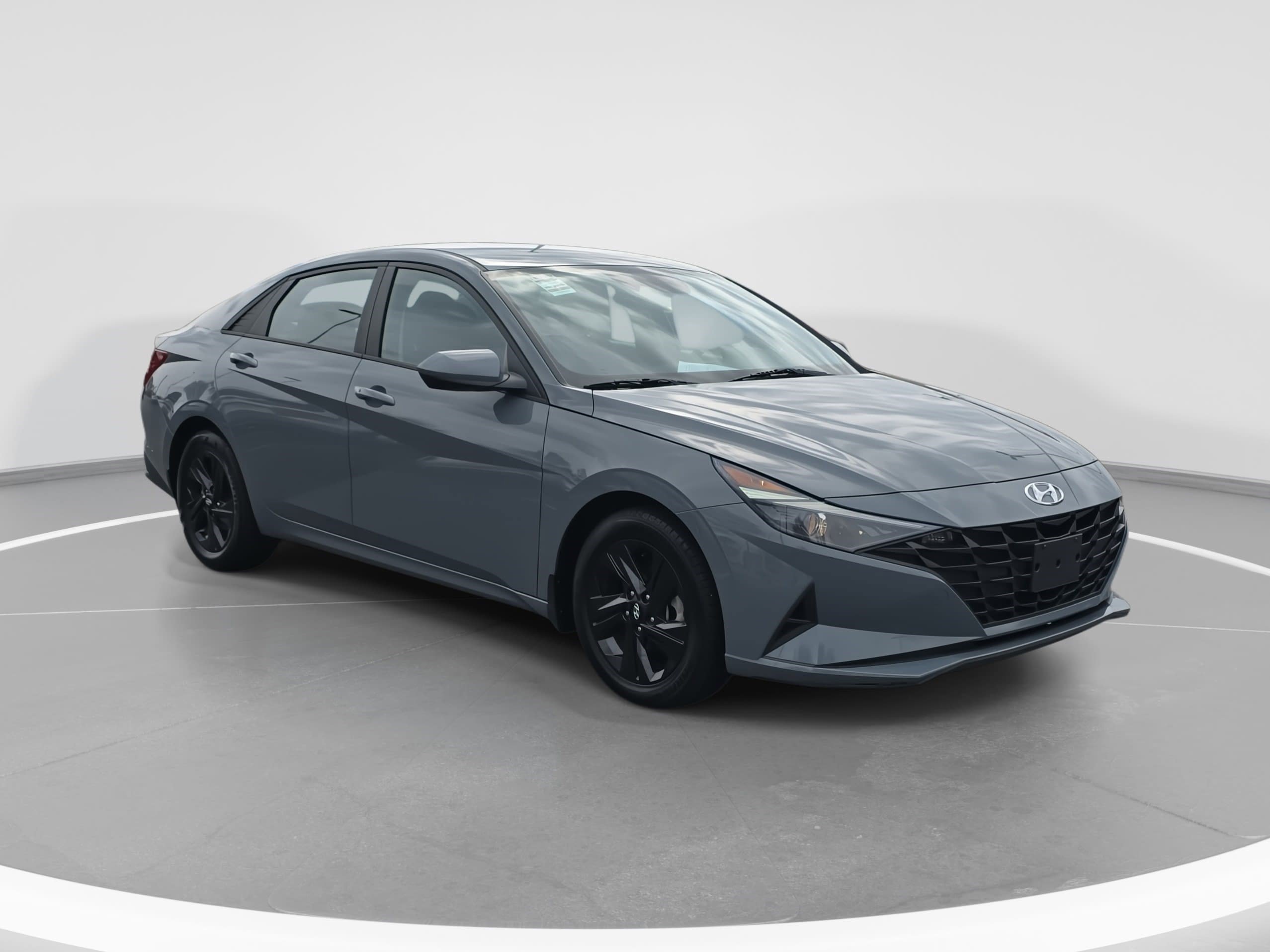 Used 2022 Hyundai Elantra SEL image 3