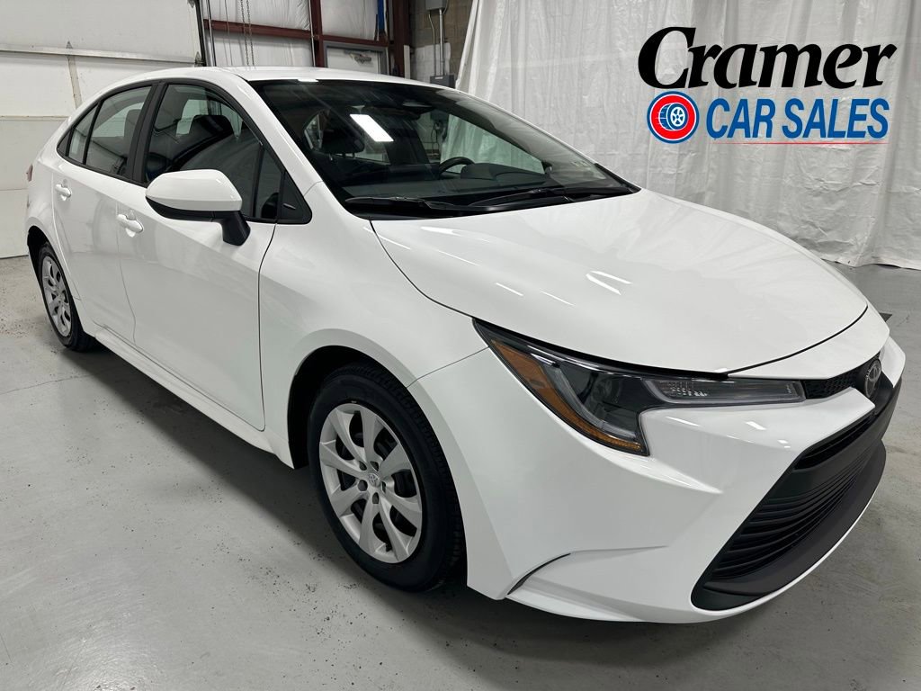 Used 2025 Toyota Corolla LE FWD image 1