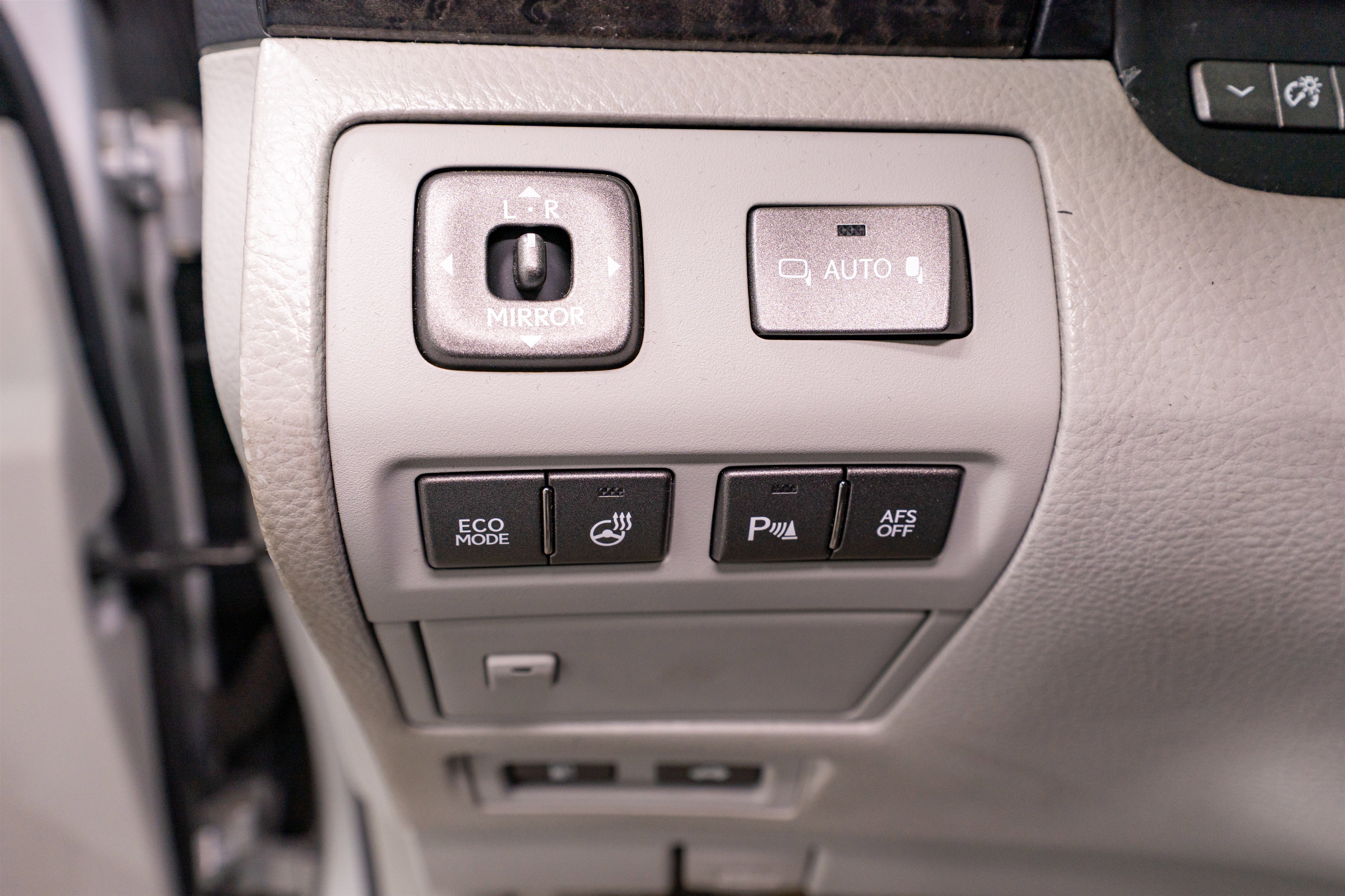 Used 2012 Lexus LS 460 w/ Comfort Pkg image 34