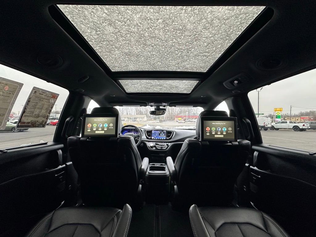 Used 2024 Chrysler Pacifica Touring-L w/ Uconnect Theater Family Group image 14