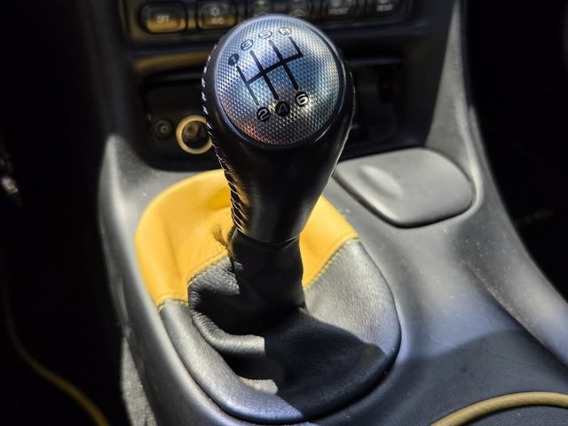 Used 2001 Chevrolet Corvette Coupe w/ Preferred Equipment Group2 RWD image 19