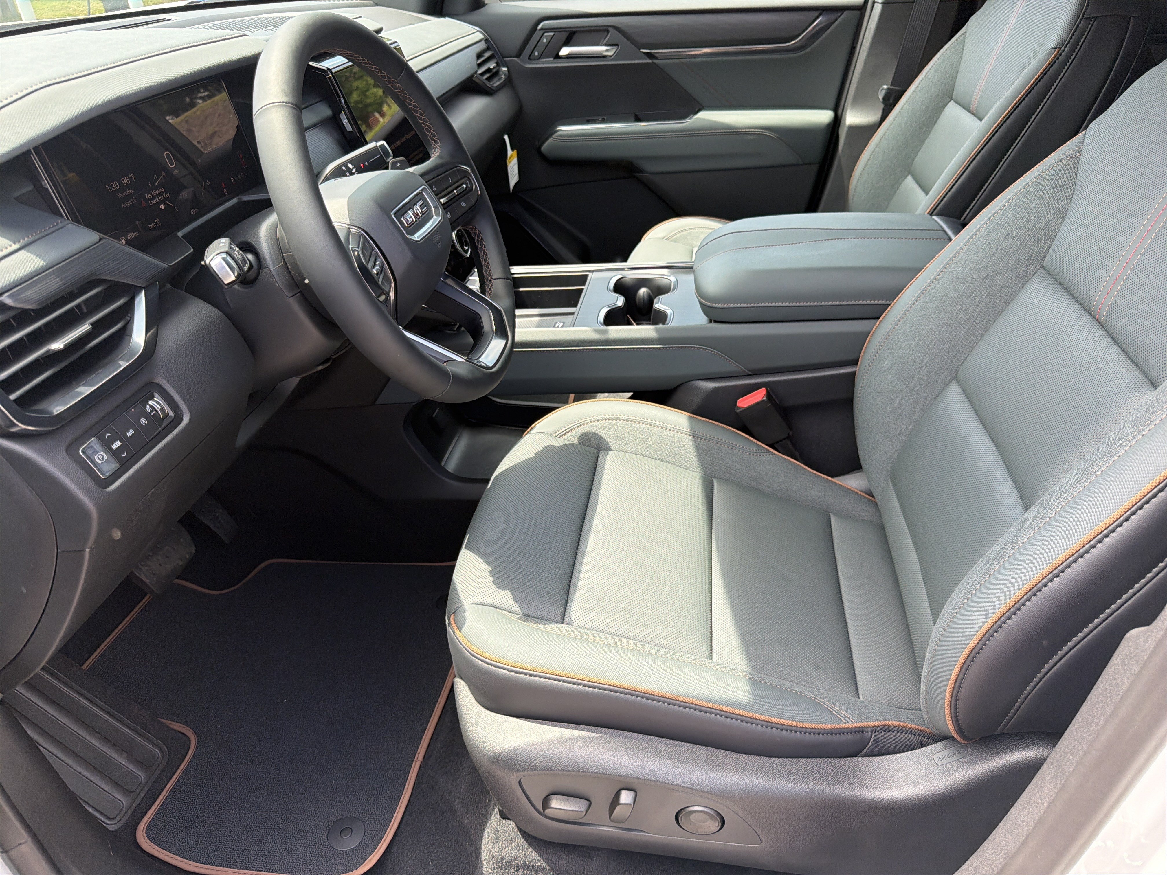 New 2026 GMC Acadia AT4 w/ Luxury Package AWD/4WD image 10