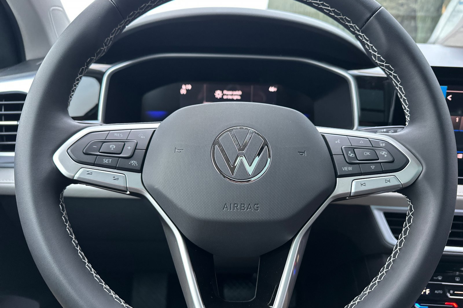 New 2026 Volkswagen Taos SE image 23