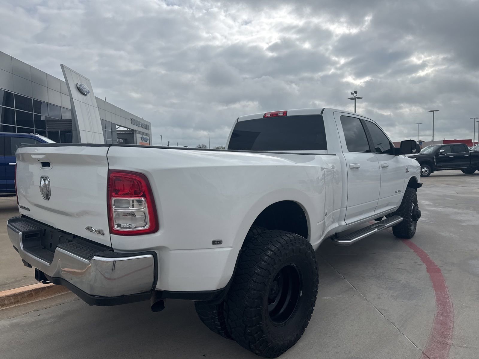 Used 2022 RAM 3500 Big Horn AWD/4WD image 3