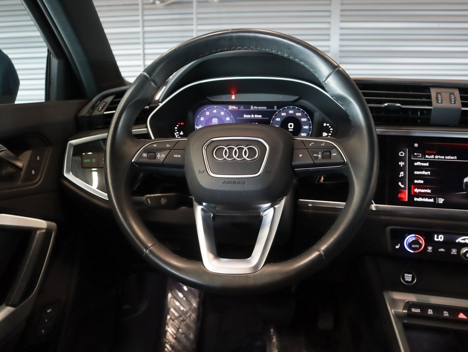 Used 2023 Audi Q3 2.0T Premium w/ Convenience Package AWD/4WD image 17