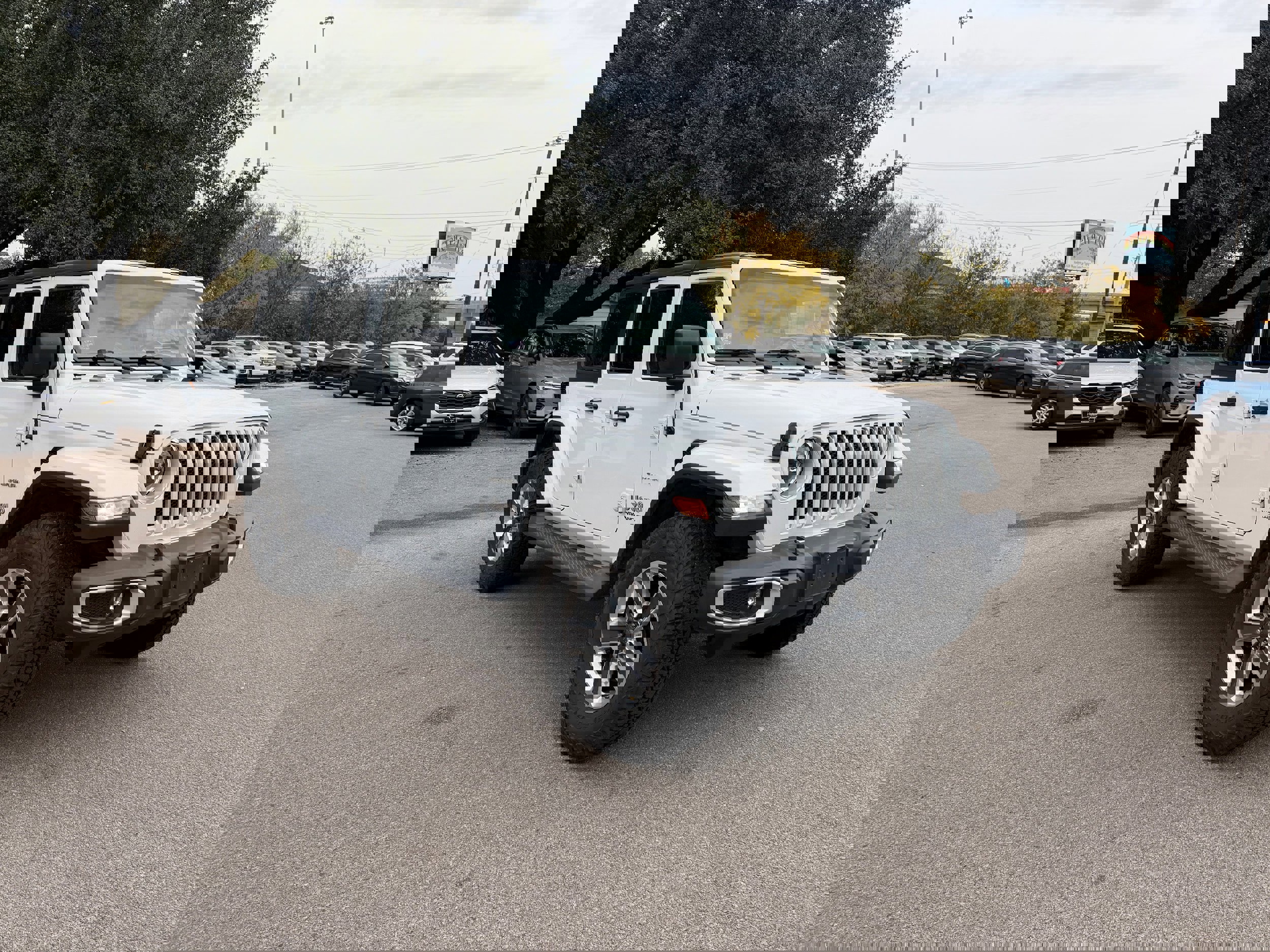 Used 2019 Jeep Wrangler Unlimited Sahara image 7