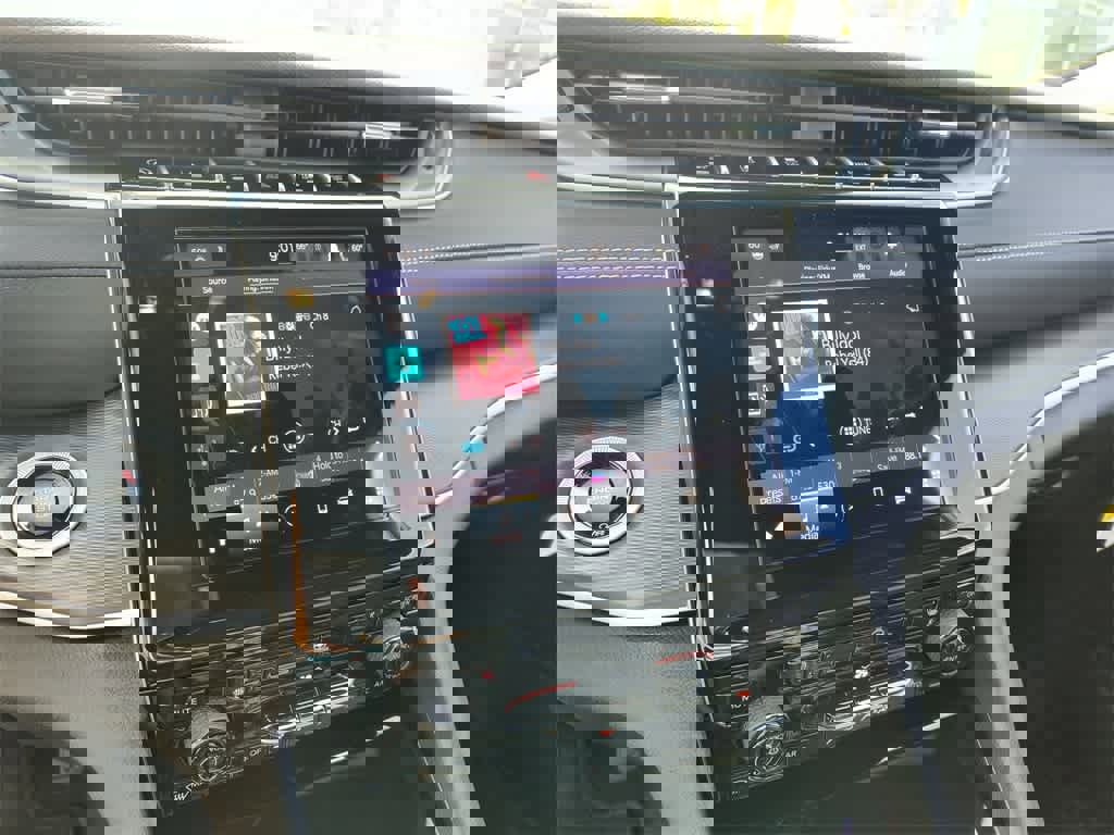 New 2025 Jeep Grand Cherokee L Laredo image 16