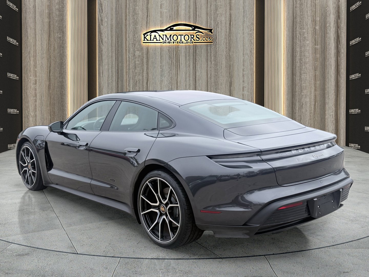Used 2023 Porsche Taycan image 6