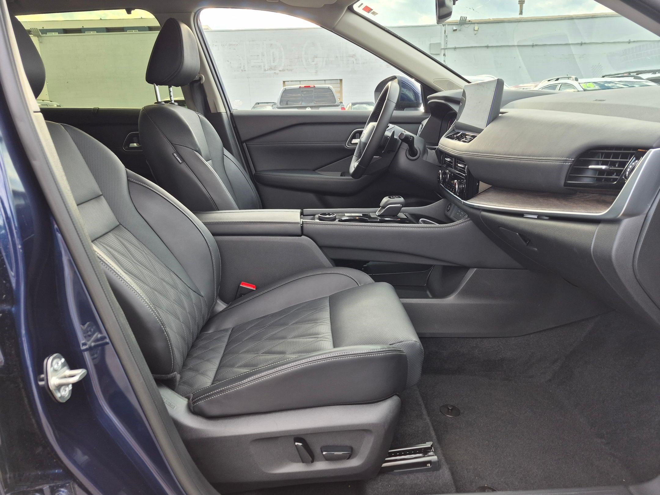 Used 2026 Nissan Rogue Platinum w/ Platinum Premium Package AWD/4WD image 31