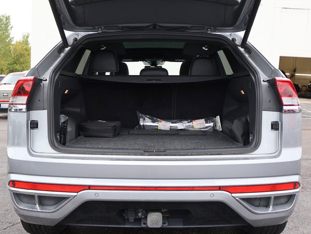 Certified 2022 Volkswagen Atlas Cross Sport SEL R-Line image 23