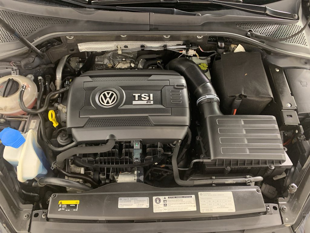 Used 2016 Volkswagen Golf R 4-Door image 11