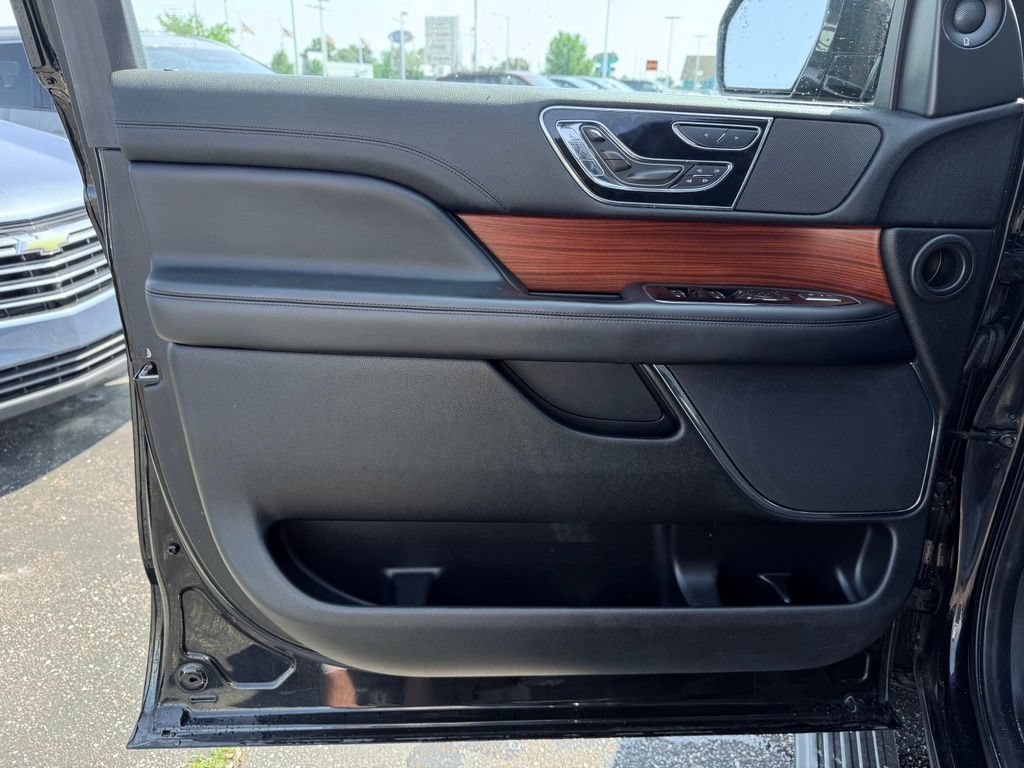 Used 2019 Lincoln Navigator L Reserve AWD/4WD image 17
