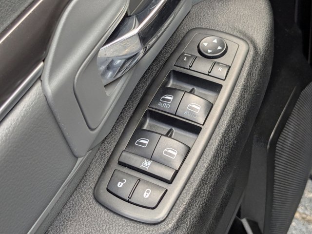 Used 2021 RAM 1500 Classic SLT image 13