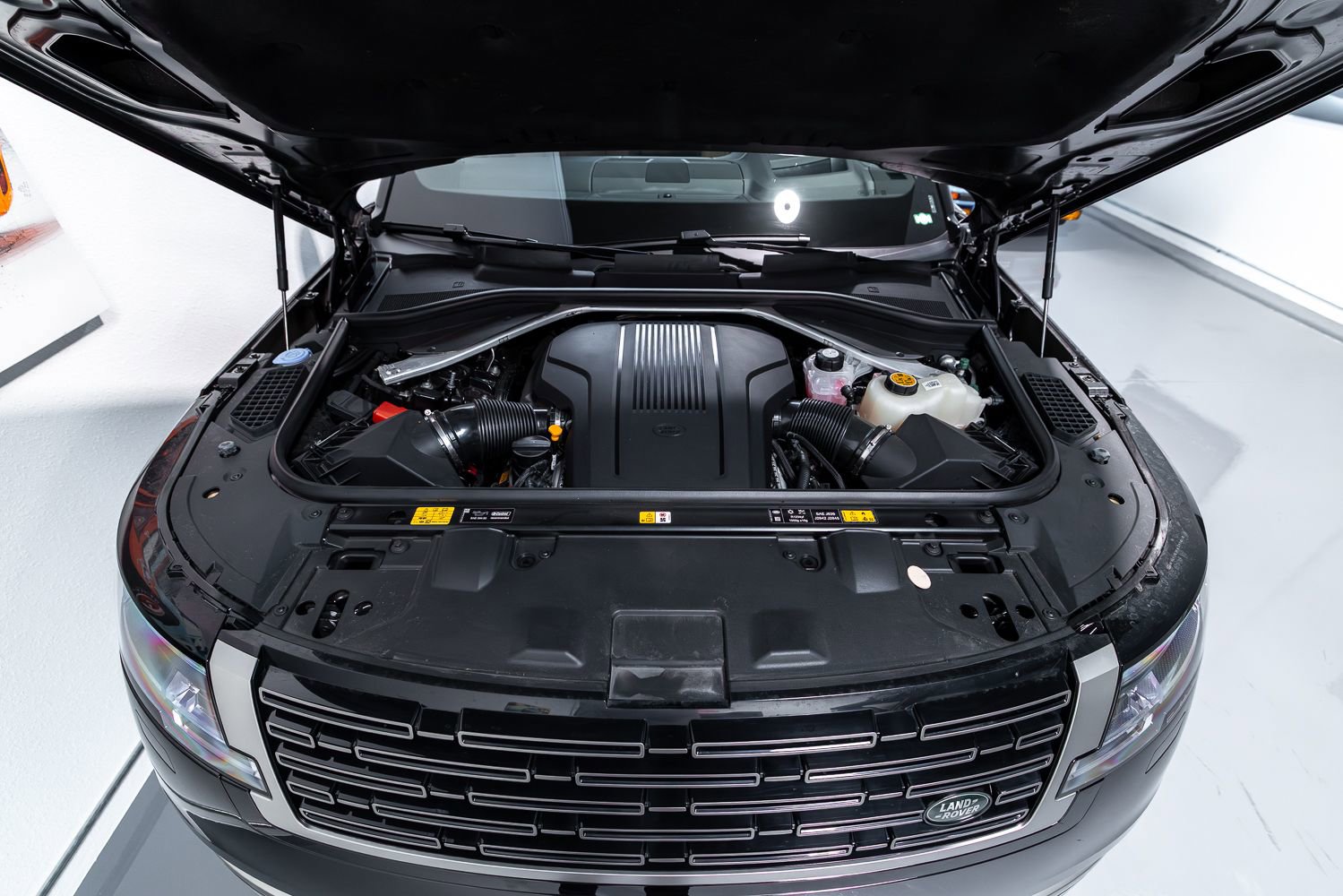 Used 2024 Land Rover Range Rover Long Wheelbase SE image 38