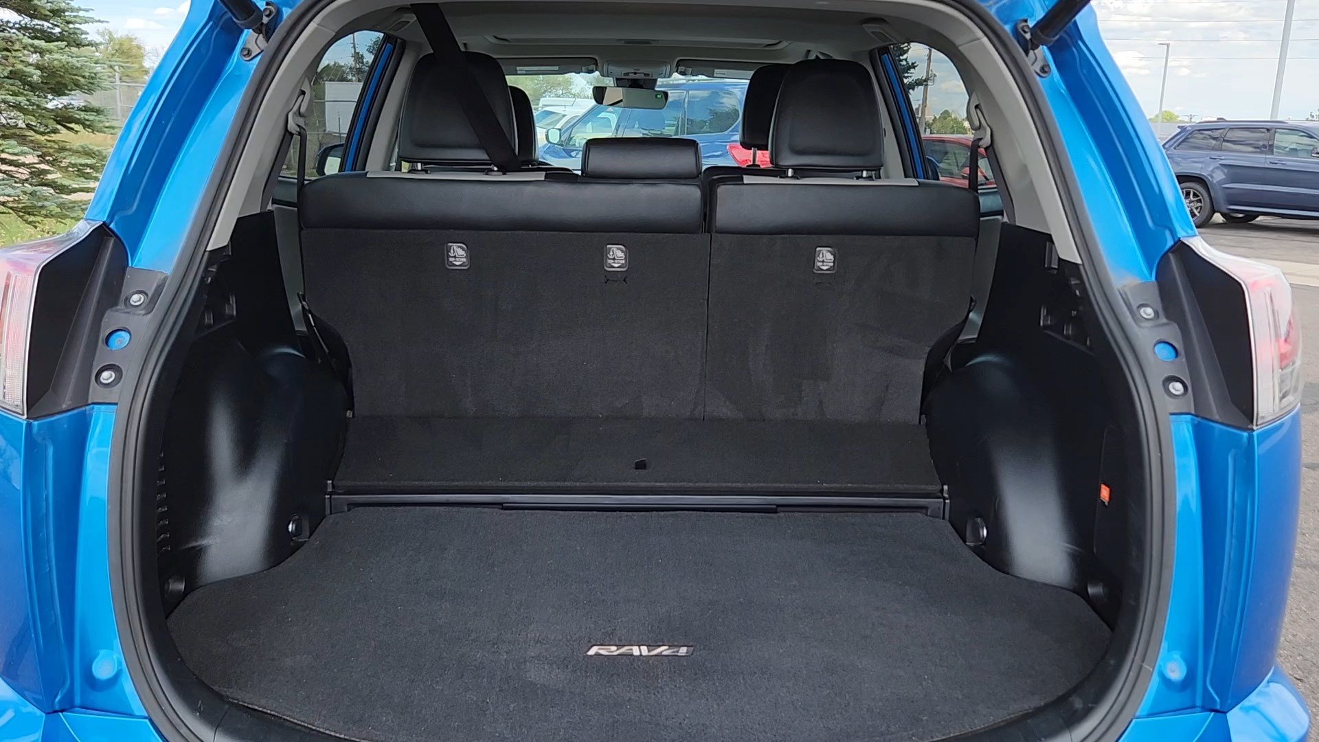 Used 2018 Toyota RAV4 Limited w/ Advanced Technology Package AWD/4WD image 19