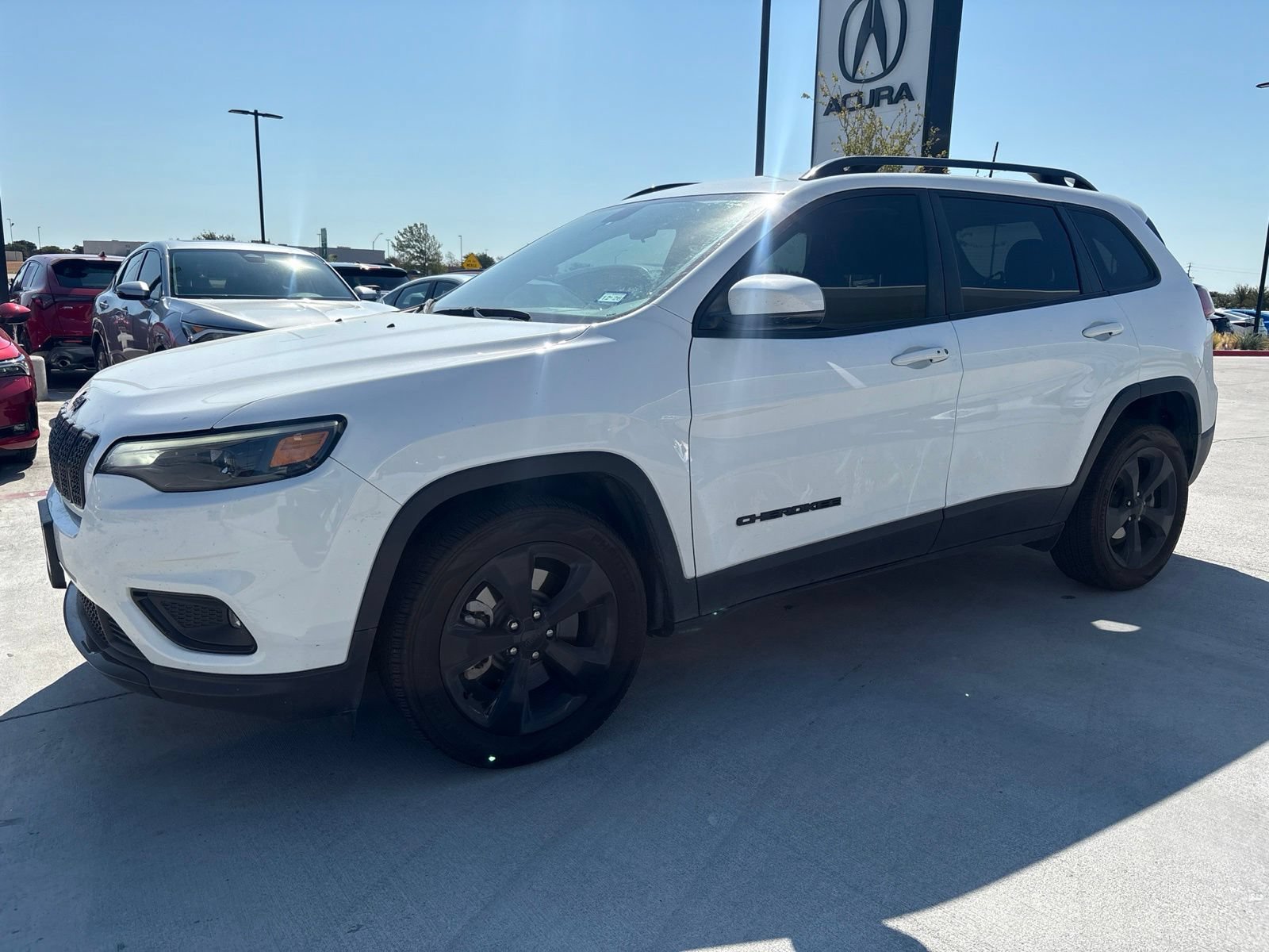 Used 2019 Jeep Cherokee Latitude Plus FWD image 4