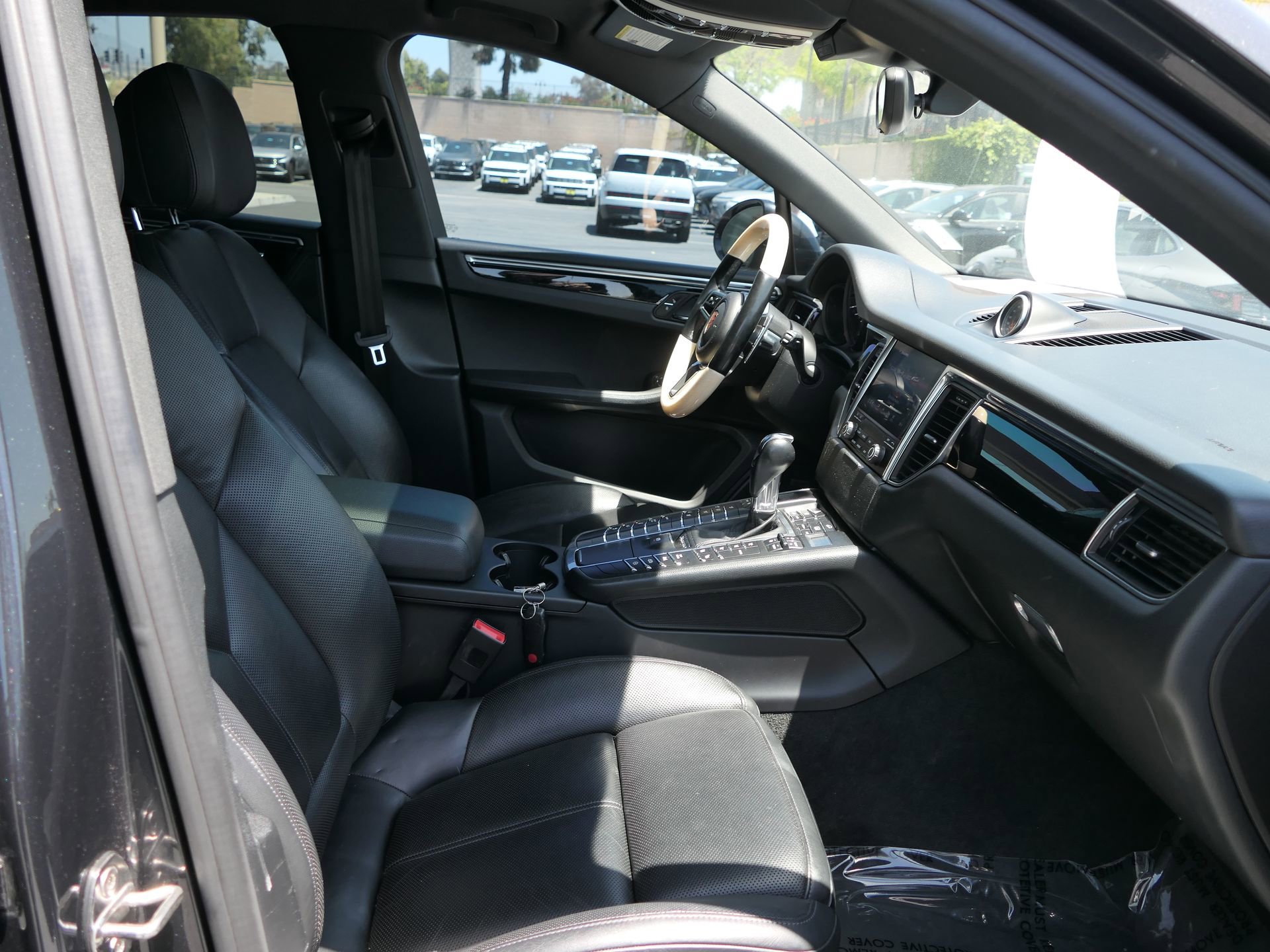 Used 2018 Porsche Macan Sport Edition w/ Premium Package Plus AWD/4WD image 28