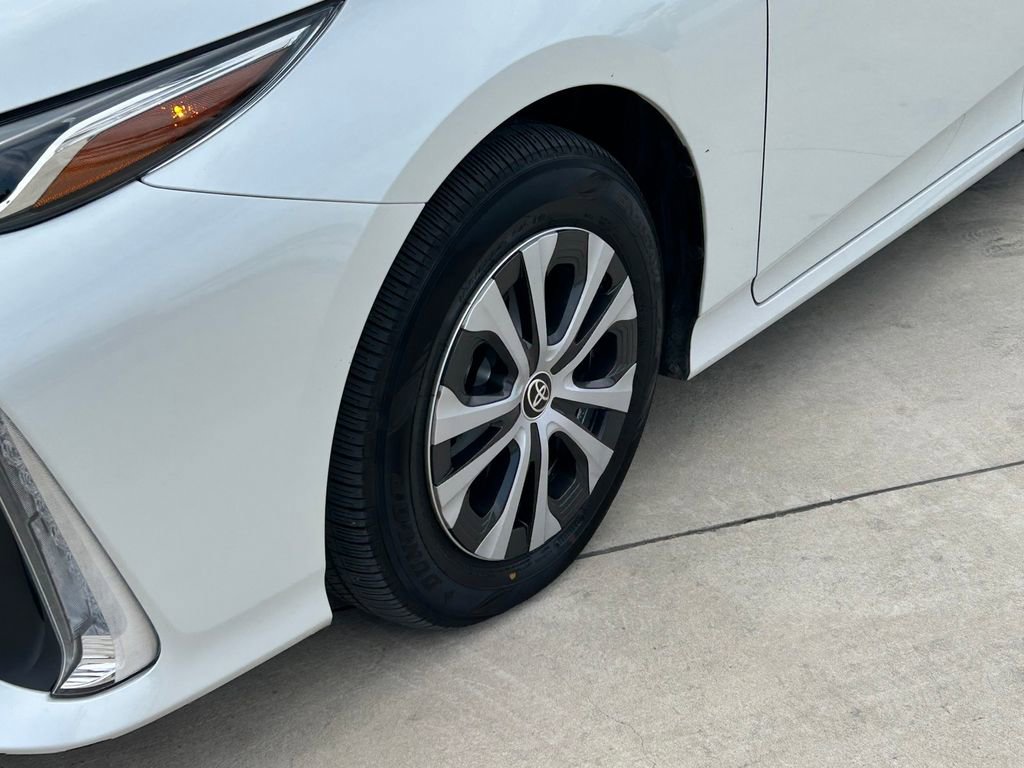 Used 2022 Toyota Prius Prime LE FWD image 9